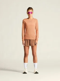Women's Adv Essence LS Tee 2 - LIGHT SYRUP