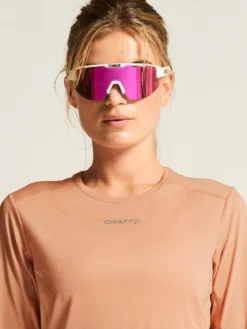 Women's Adv Essence LS Tee 2 - LIGHT SYRUP