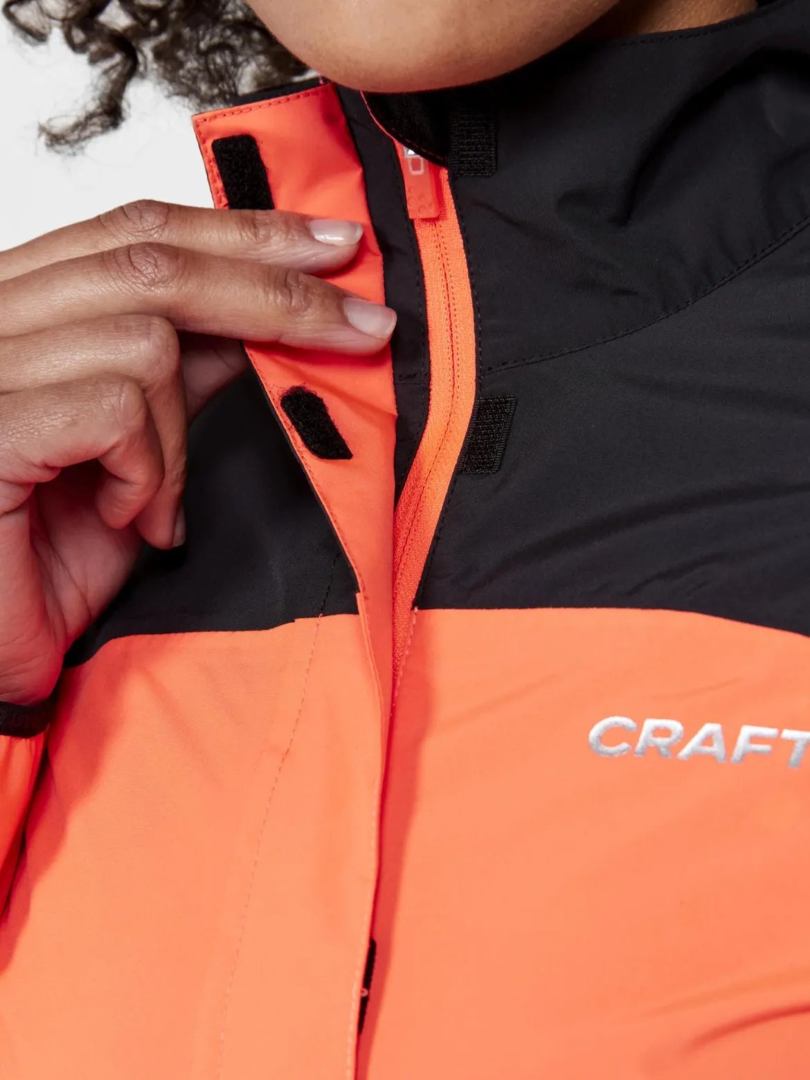 Women's Core Endur Lumen Hydro Bike Jacket - BLACK/SHOCK